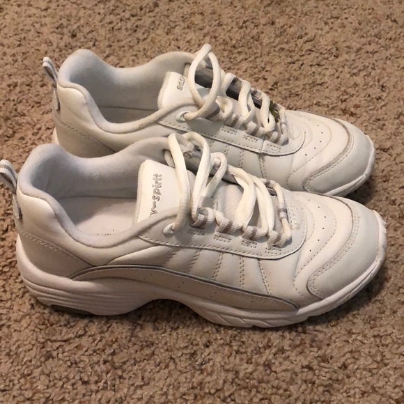 easy spirit white tennis shoes
